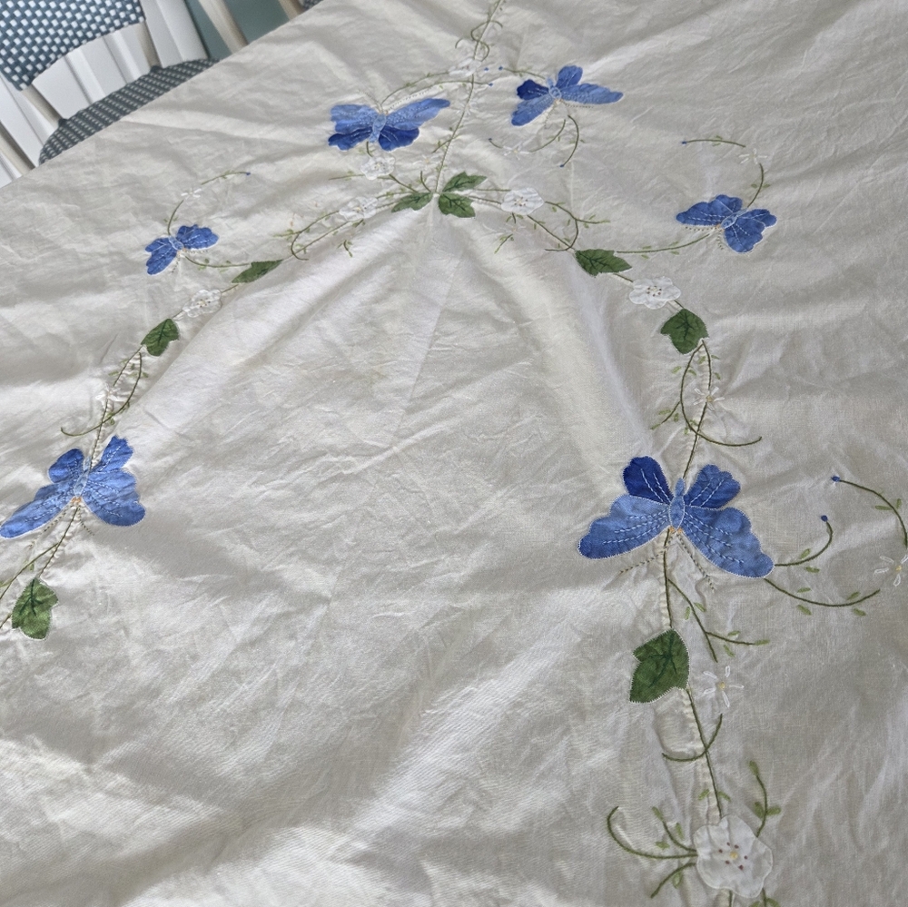 Cottagecore Vintage Hand Embroidered Applique Butterfly Oval Tablecloth - Picture 3 of 17